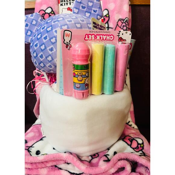 Hello kitty plush bucket with 50 x 70 adorable playful throw ,HK chalk and book - Picture 5 of 7